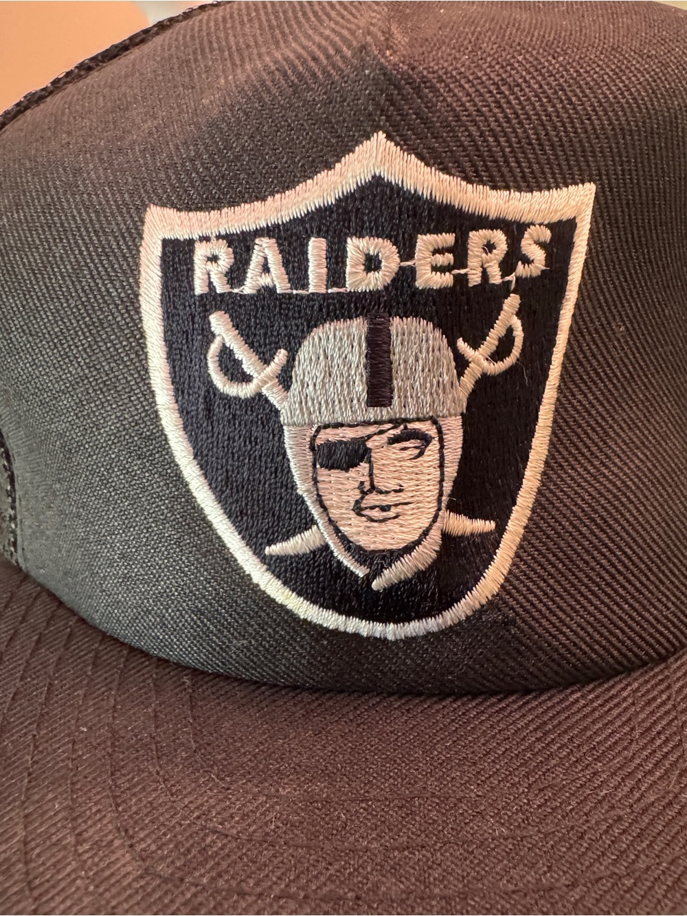 VINTAGE 90’s NFL Raiders SNAPBACK Black and White Embroidered Logo  Hat
